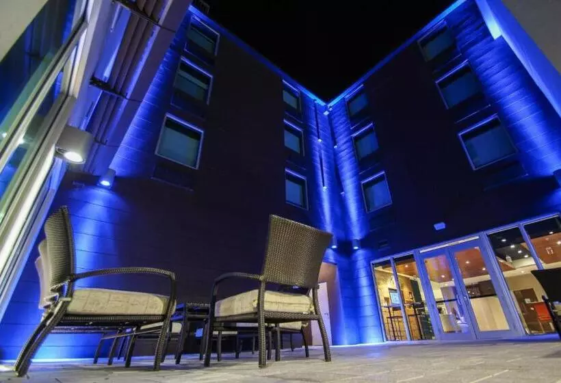 هتل Holiday Inn Express & Suites Miami Airport East, An Ihg