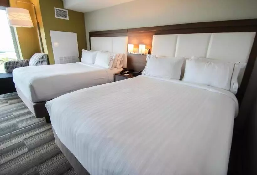 هتل Holiday Inn Express & Suites Miami Airport East, An Ihg