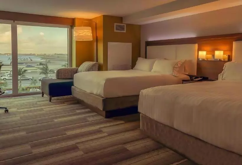 هتل Holiday Inn Express & Suites Miami Airport East, An Ihg