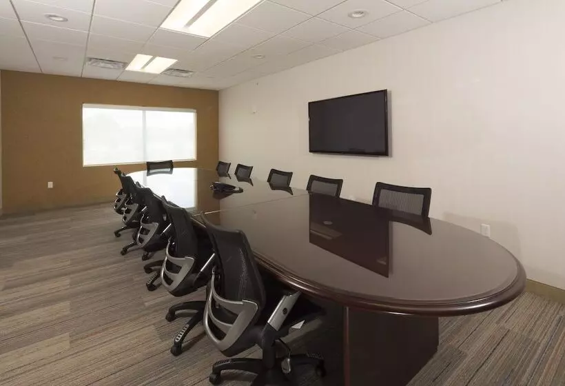 בית מלון כפרי Holiday Inn Express & Suites Monroe, An Ihg