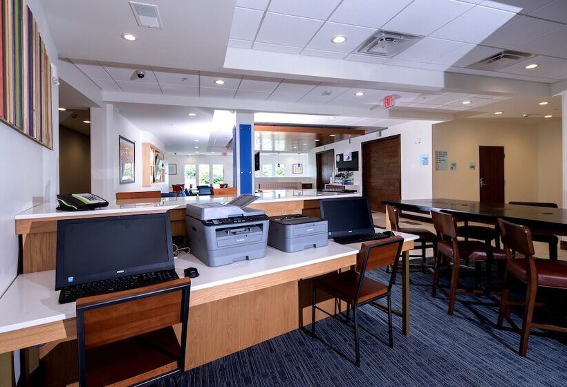בית מלון כפרי Holiday Inn Express & Suites Monroe, An Ihg