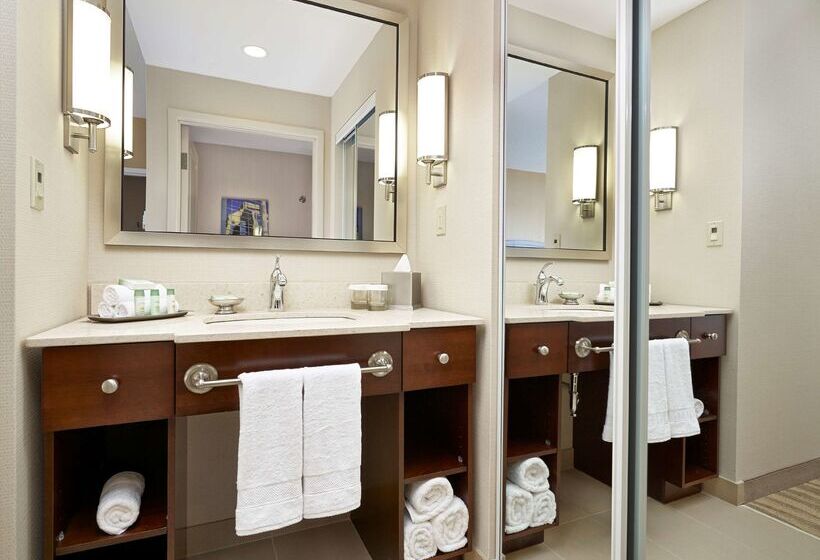 هتل Homewood Suites By Hilton Halifax Downtown