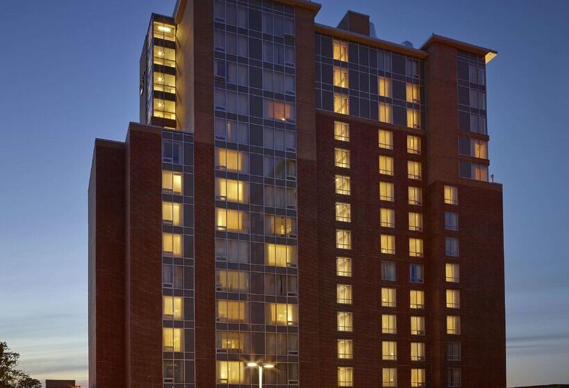 هتل Homewood Suites By Hilton Halifax Downtown