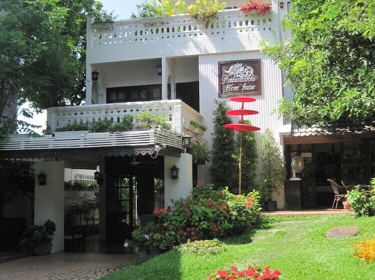 Отель Rachamankha Flora House