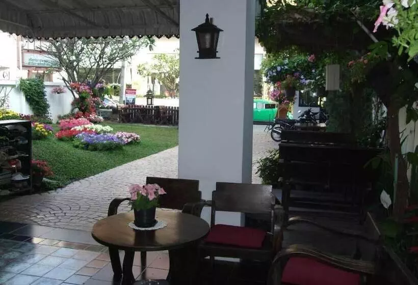 בית מלון כפרי Rachamankha Flora House