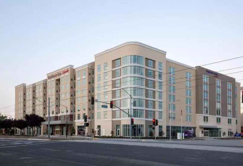 Отель Residence Inn By Marriott San Jose Airport