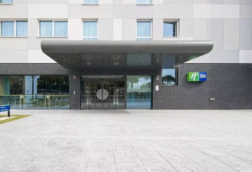 Hotelli Holiday Inn Express Madrid Airport, An Ihg