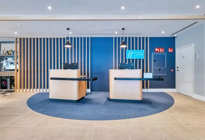 Hotelli Holiday Inn Express Madrid Airport, An Ihg