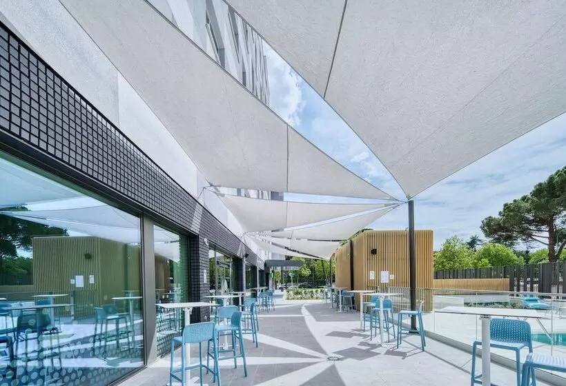 Hotelli Holiday Inn Express Madrid Airport, An Ihg