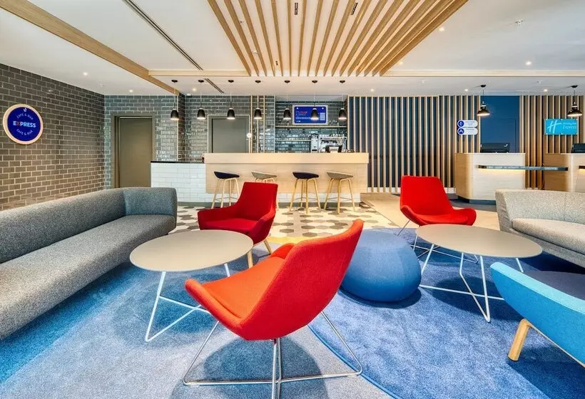 Hotelli Holiday Inn Express Madrid Airport, An Ihg