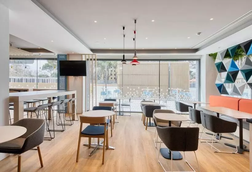 Hotelli Holiday Inn Express Madrid Airport, An Ihg