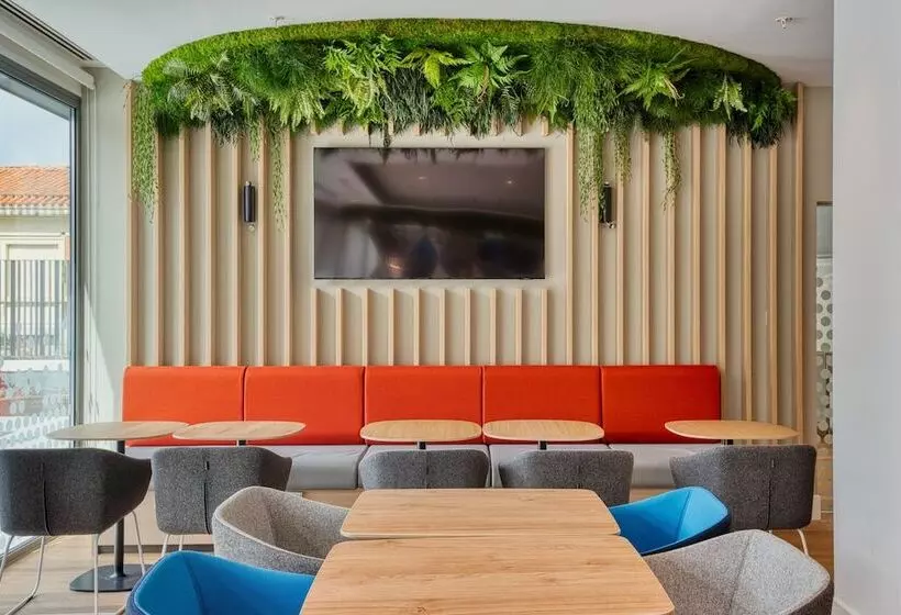 Hotelli Holiday Inn Express Madrid Airport, An Ihg