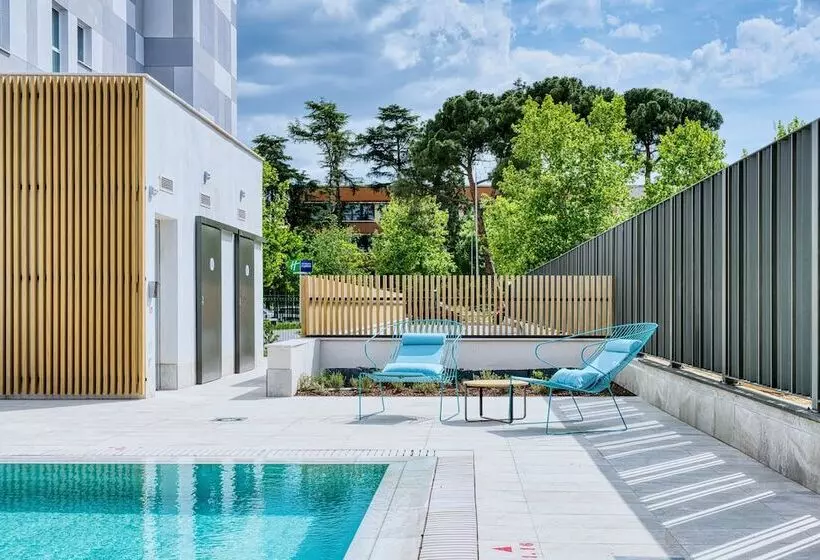Hotelli Holiday Inn Express Madrid Airport, An Ihg