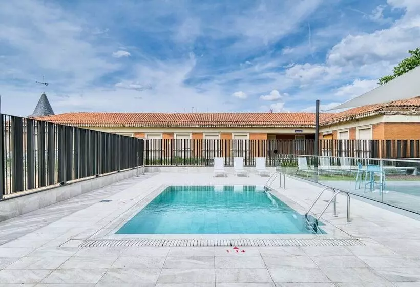Hotelli Holiday Inn Express Madrid Airport, An Ihg