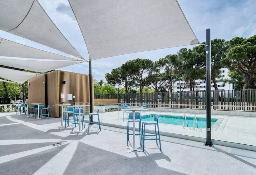 Hotelli Holiday Inn Express Madrid Airport, An Ihg