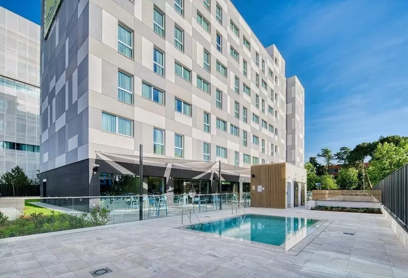 Hotelli Holiday Inn Express Madrid Airport, An Ihg