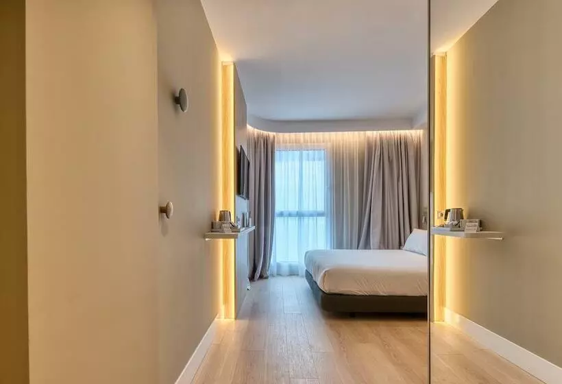 Hotel Holiday Inn Express Madrid Airport, An Ihg - Coslada