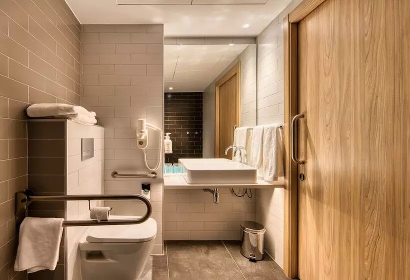 Hotelli Holiday Inn Express Madrid Airport, An Ihg