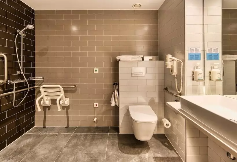 Hotelli Holiday Inn Express Madrid Airport, An Ihg