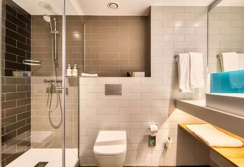Hotelli Holiday Inn Express Madrid Airport, An Ihg