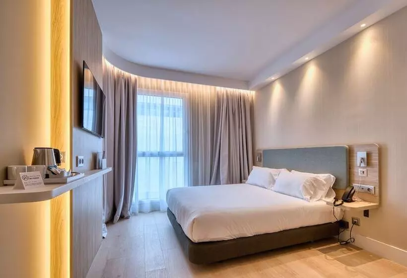 Hotelli Holiday Inn Express Madrid Airport, An Ihg