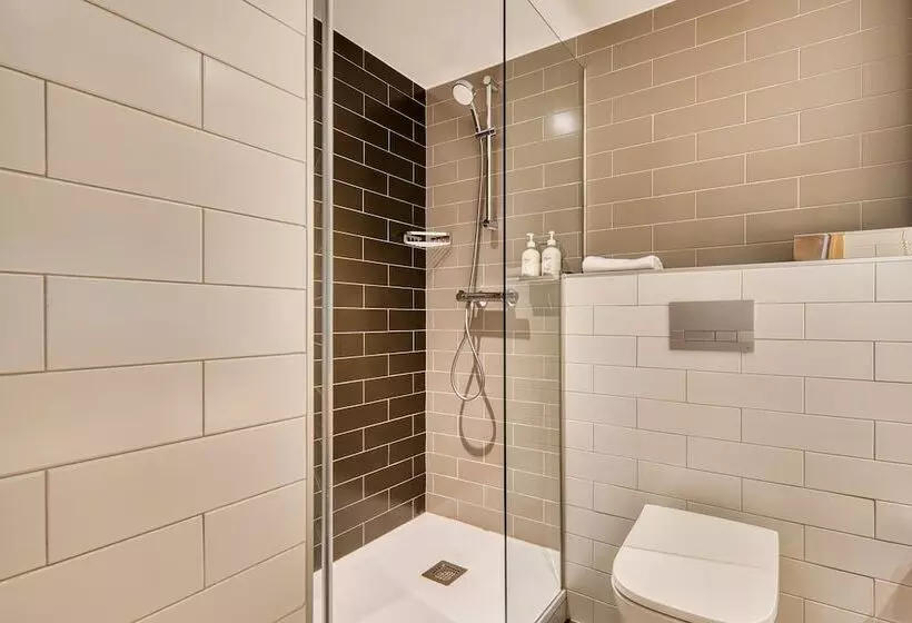 Hotelli Holiday Inn Express Madrid Airport, An Ihg