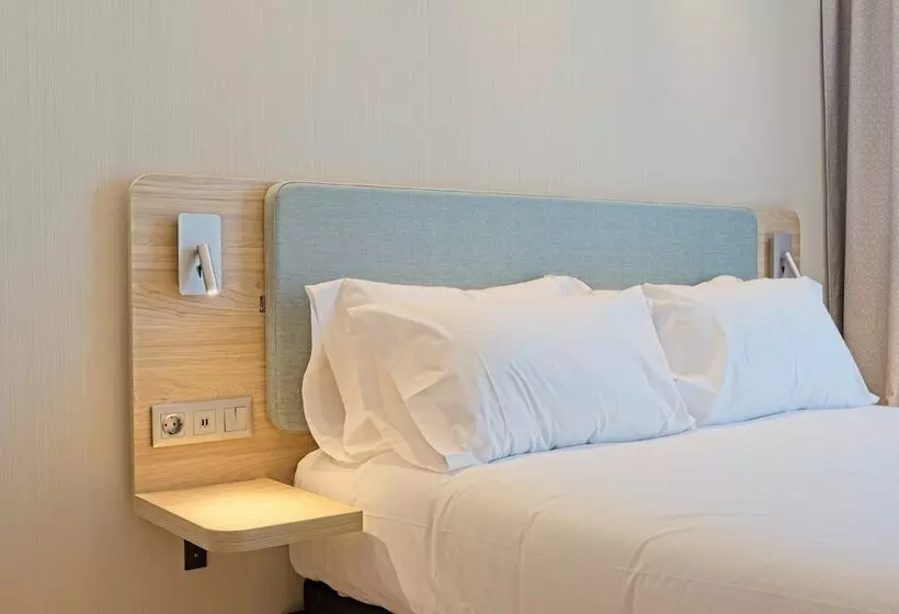 Hotelli Holiday Inn Express Madrid Airport, An Ihg