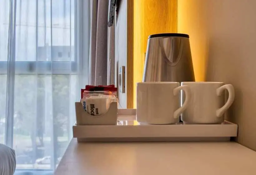 Hotelli Holiday Inn Express Madrid Airport, An Ihg