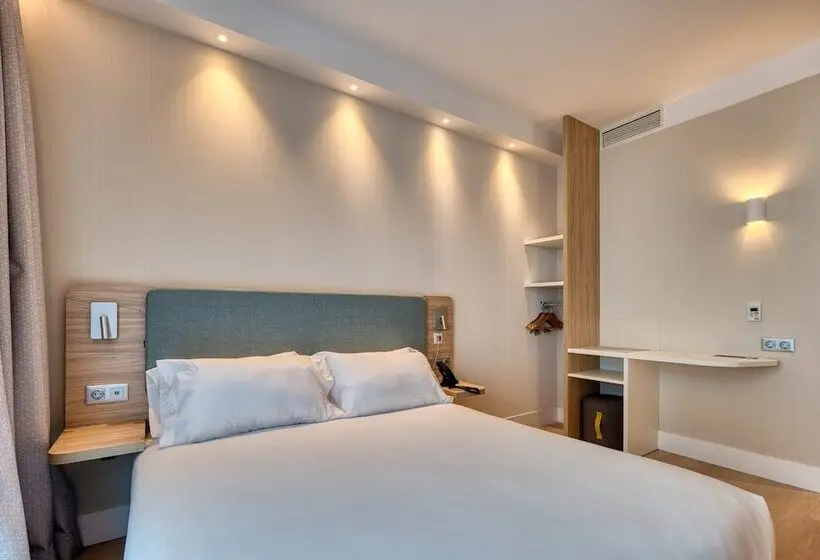 Hotelli Holiday Inn Express Madrid Airport, An Ihg