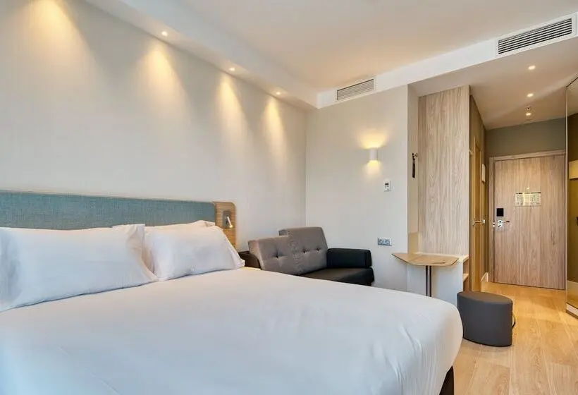 Hotelli Holiday Inn Express Madrid Airport, An Ihg