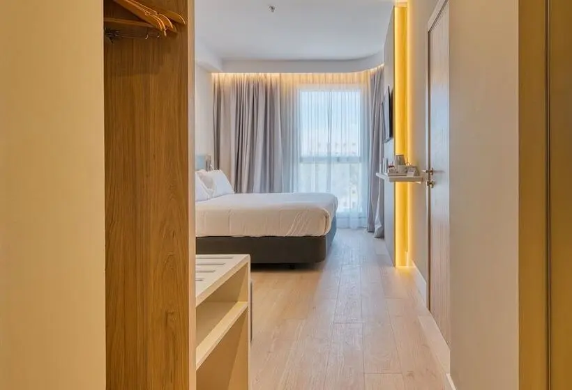 Hotelli Holiday Inn Express Madrid Airport, An Ihg