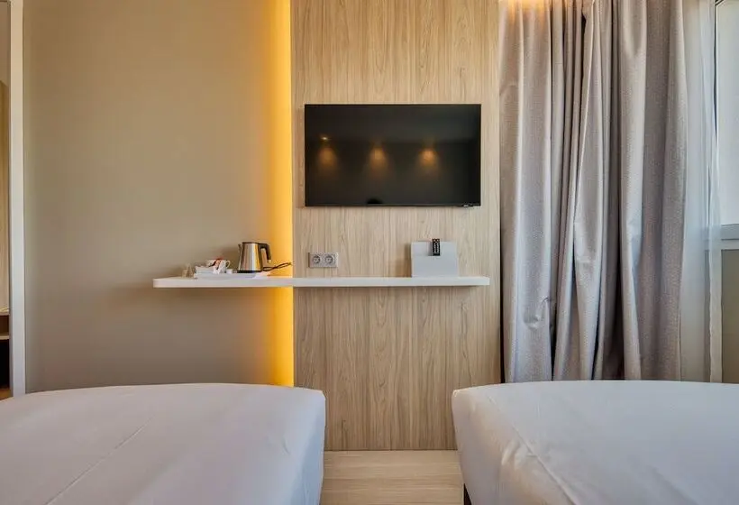 Hotelli Holiday Inn Express Madrid Airport, An Ihg