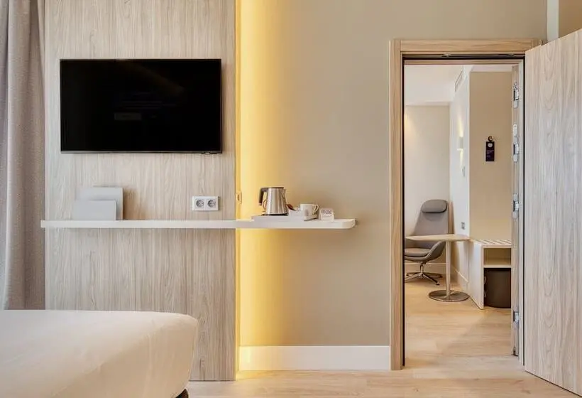 Hotelli Holiday Inn Express Madrid Airport, An Ihg