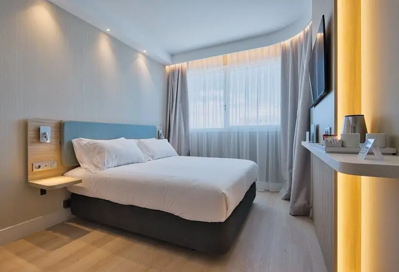 Hotelli Holiday Inn Express Madrid Airport, An Ihg