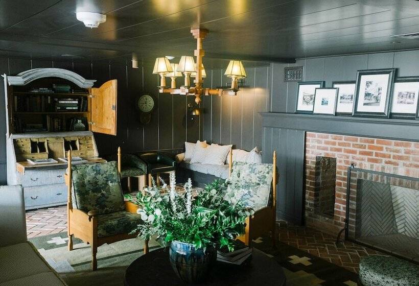 בית מלון כפרי Canoe Place Inn & Cottages