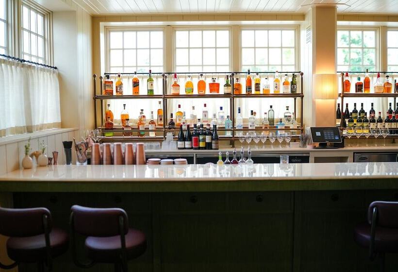 בית מלון כפרי Canoe Place Inn & Cottages