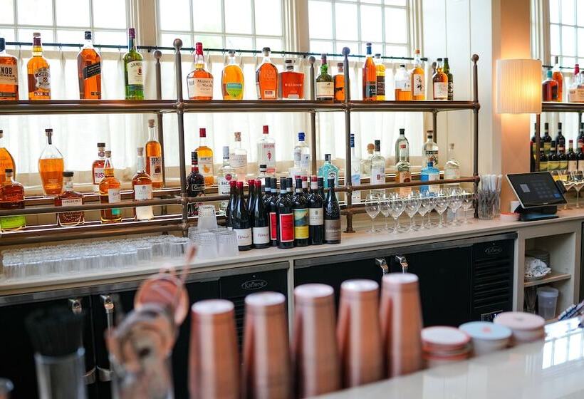 בית מלון כפרי Canoe Place Inn & Cottages