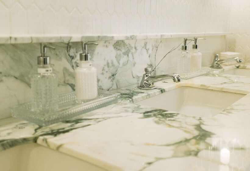 בית מלון כפרי Canoe Place Inn & Cottages