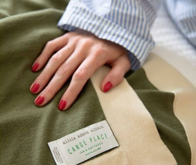 בית מלון כפרי Canoe Place Inn & Cottages