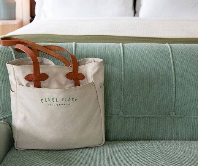 בית מלון כפרי Canoe Place Inn & Cottages