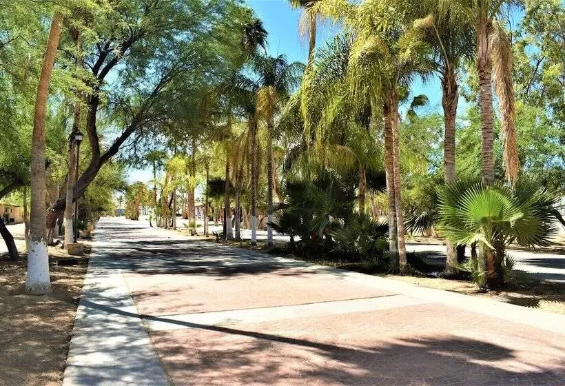 Hotelli Hacienda Monarcas Resort