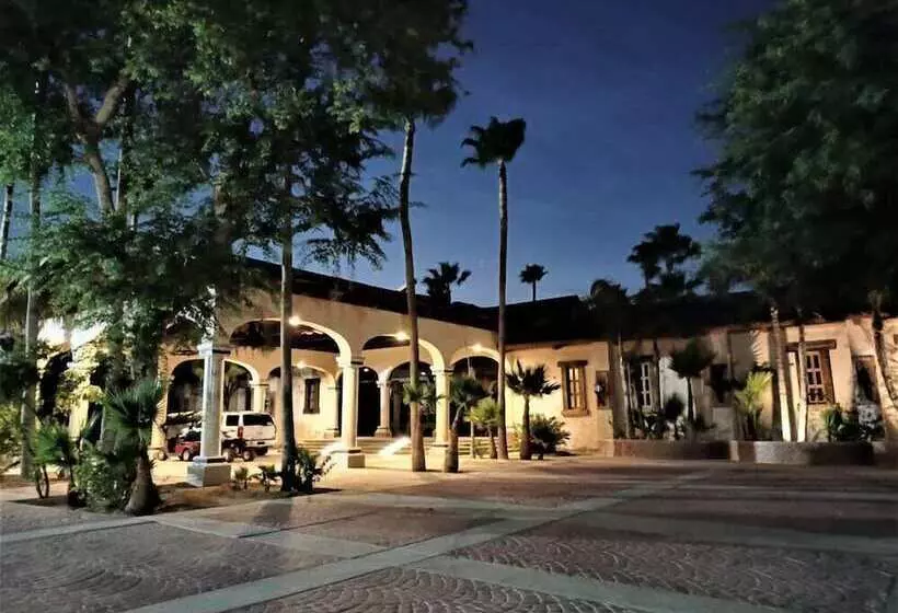 Hotelli Hacienda Monarcas Resort