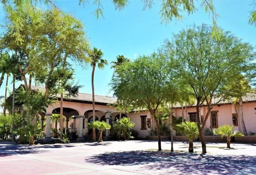 Hotelli Hacienda Monarcas Resort