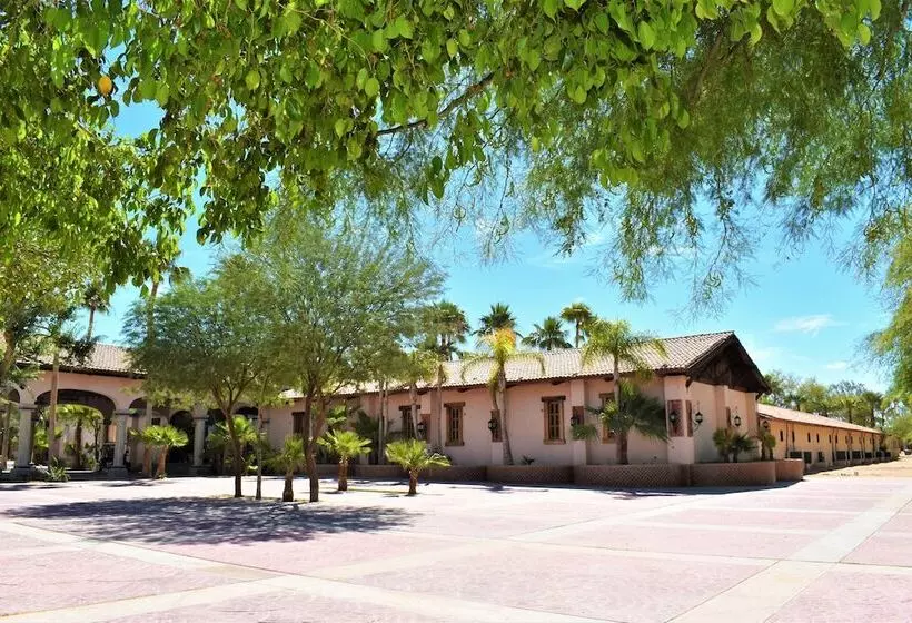 Hotelli Hacienda Monarcas Resort