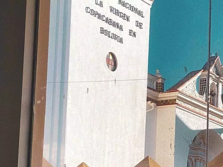 هتل Mia Posada Copacabana