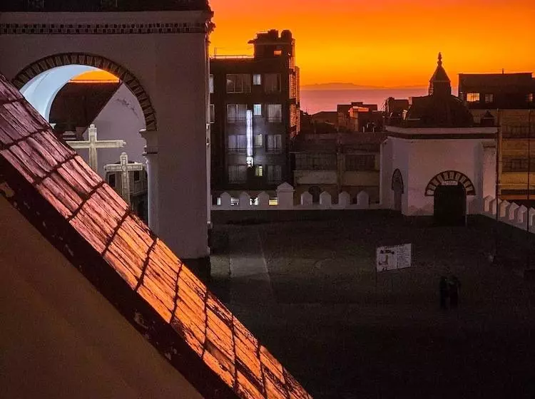 هتل Mia Posada Copacabana