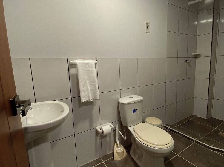 هتل Mia Posada Copacabana