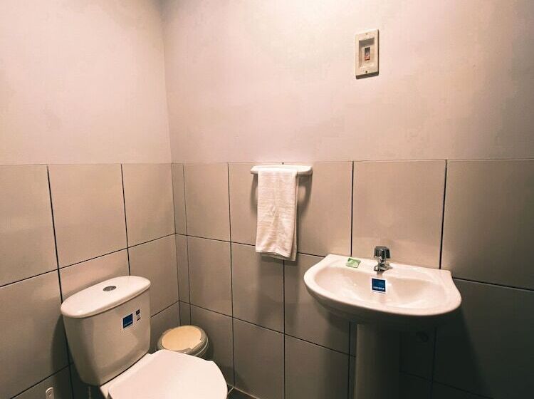 هتل Mia Posada Copacabana