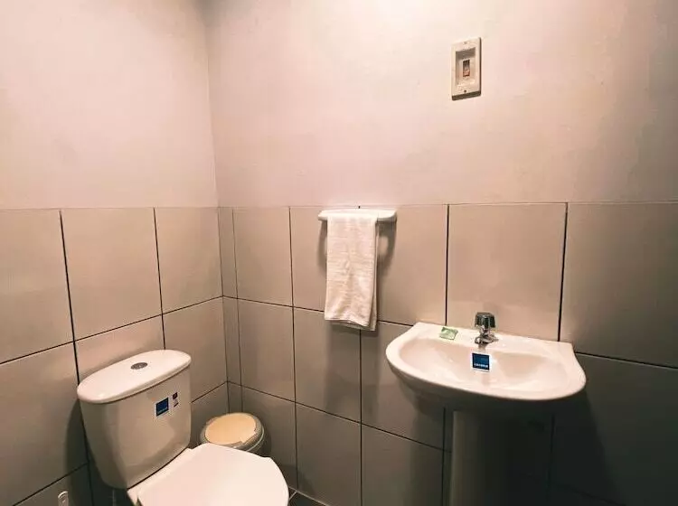 هتل Mia Posada Copacabana