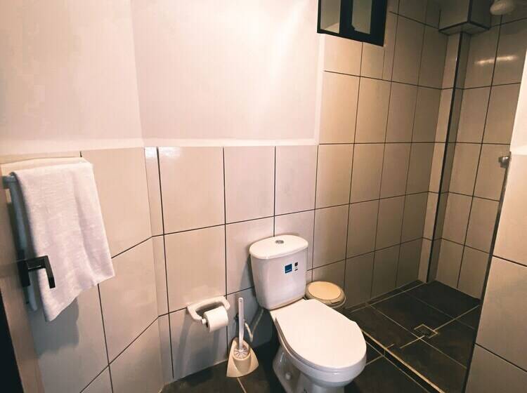 هتل Mia Posada Copacabana